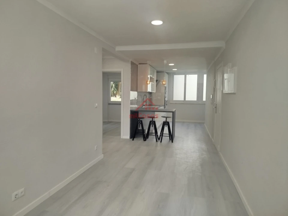 Apartamento T2 para Venda em Benfica Foto 4