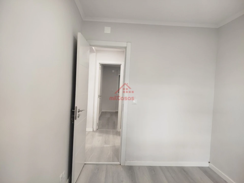 Apartamento T2 para Venda em Benfica Foto 8