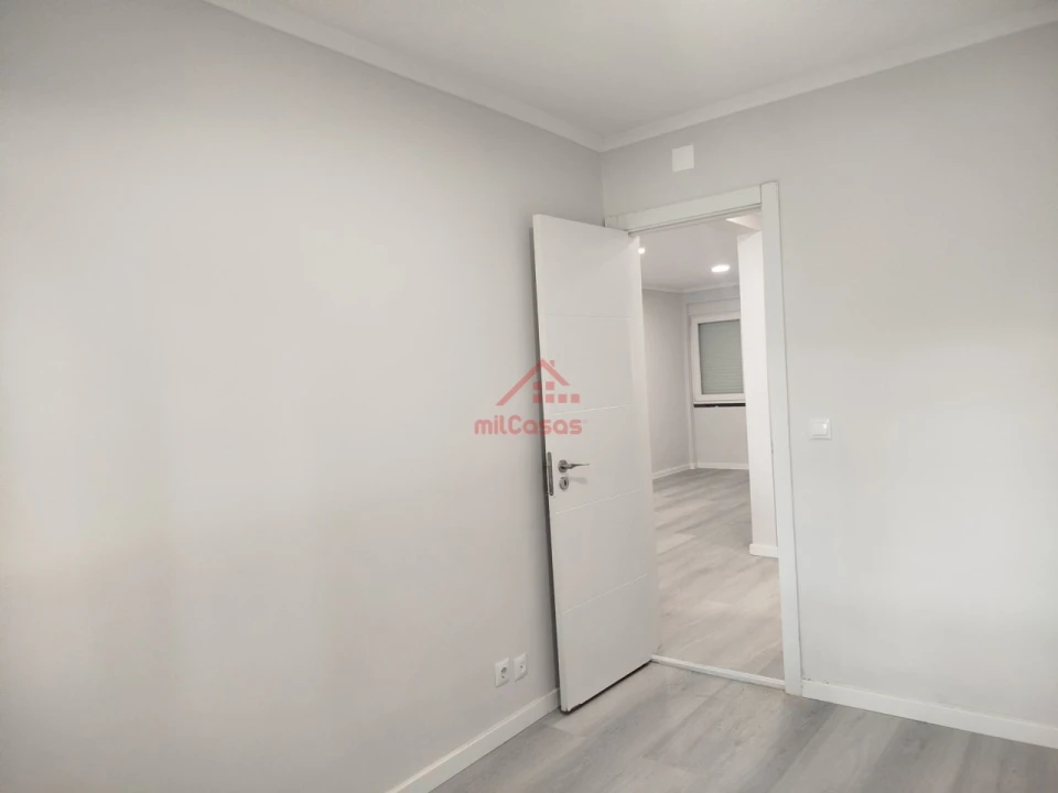 Apartamento T2 para Venda em Benfica Foto 9