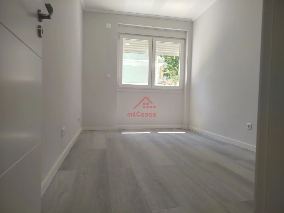Apartamento T2 para Venda em Benfica Foto 24