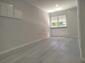 Apartamento T2 para Venda em Benfica