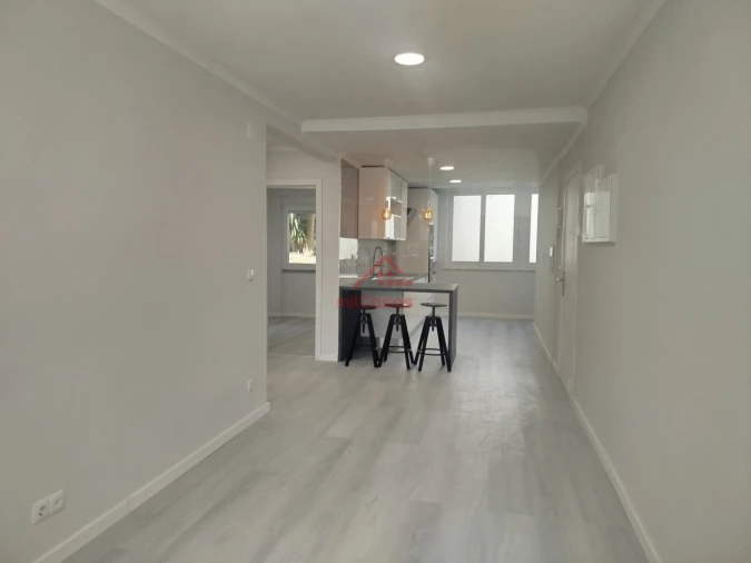 Apartamento T2 para Venda em Benfica Foto 4