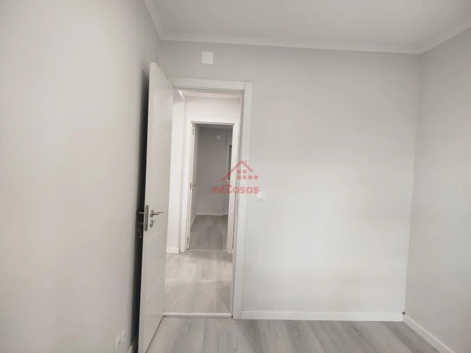 Apartamento T2 para Venda em Benfica Foto 8
