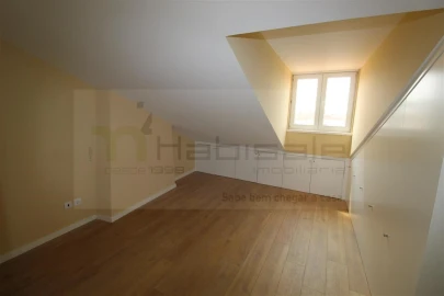 Apartamento T2 para Venda em Massamá e Monte Abraão