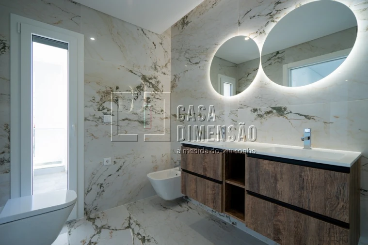 Moradia T4 para Venda em Corroios Foto 47