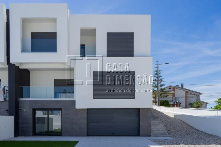 Moradia T4 para Venda em Corroios Foto 63