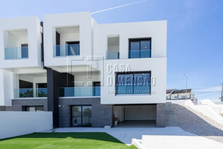 Moradia T4 para Venda em Corroios Foto 63