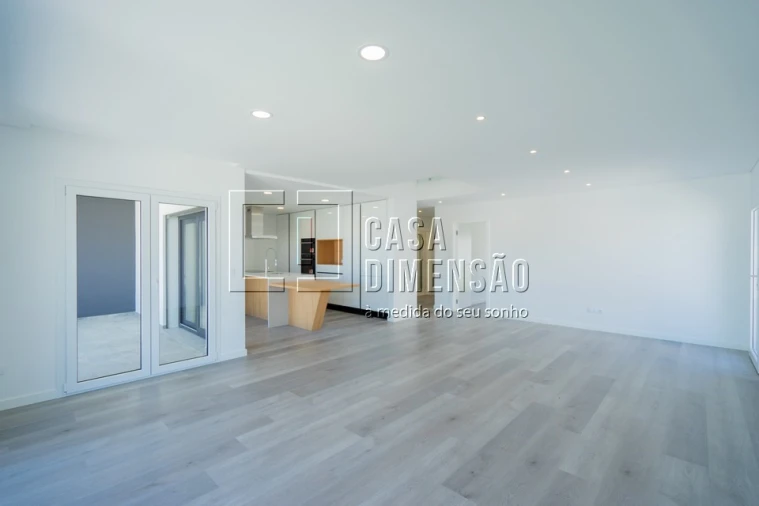 Moradia T4 para Venda em Corroios Foto 8