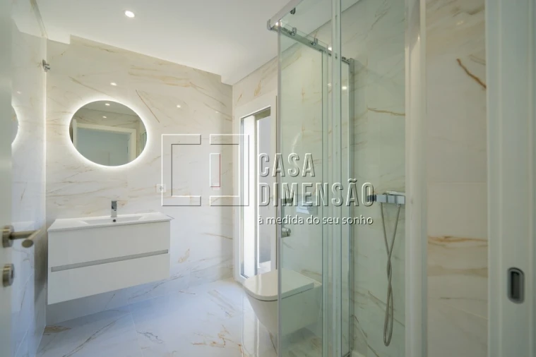 Moradia T4 para Venda em Corroios Foto 24