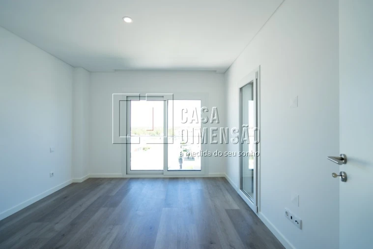 Moradia T4 para Venda em Corroios Foto 40