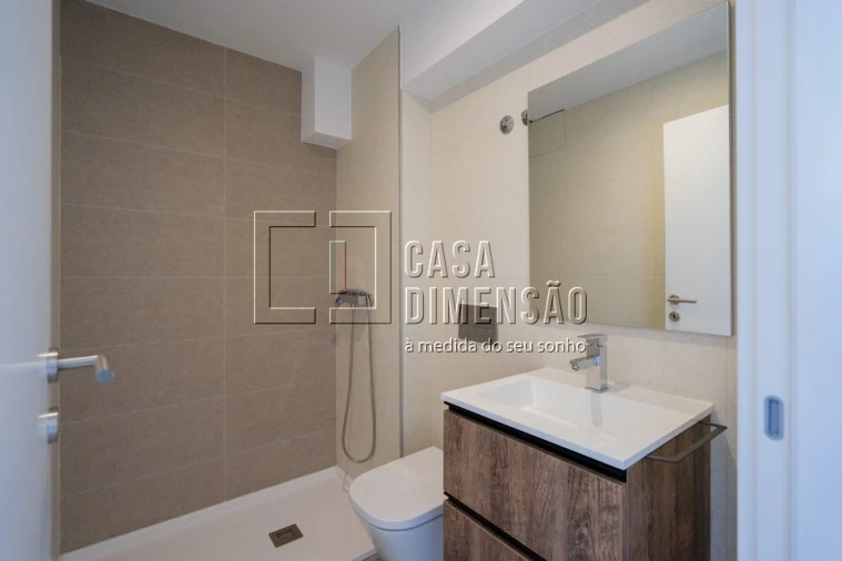 Moradia T4 para Venda em Corroios Foto 53