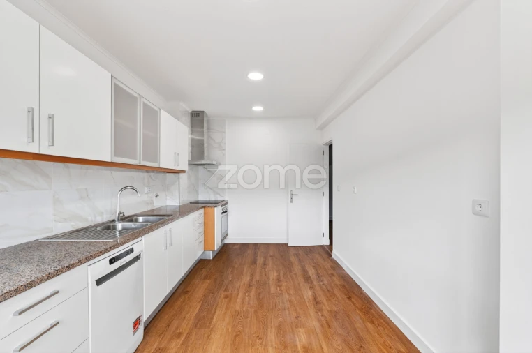 Apartamento T3 para Venda em Póvoa de Santo Adrião e Olival Basto Foto 2