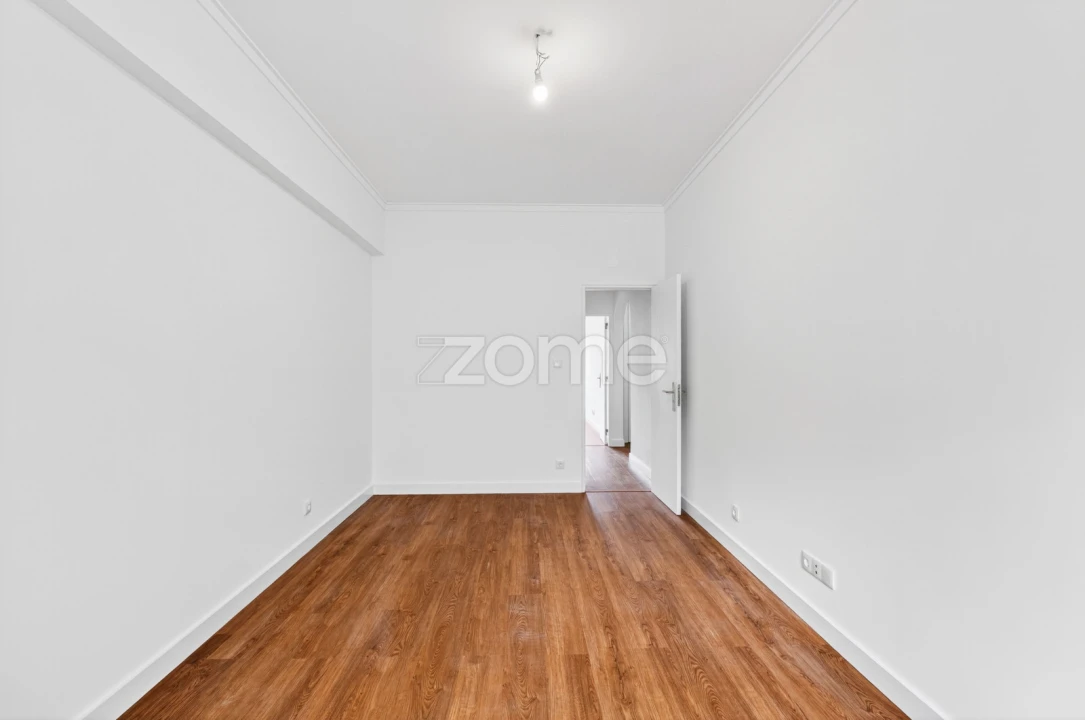 Apartamento T3 para Venda em Póvoa de Santo Adrião e Olival Basto Foto 20