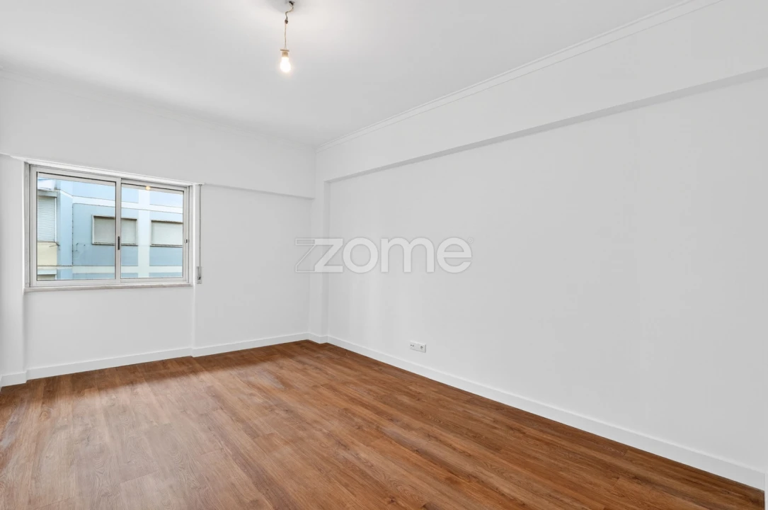 Apartamento T3 para Venda em Póvoa de Santo Adrião e Olival Basto Foto 8