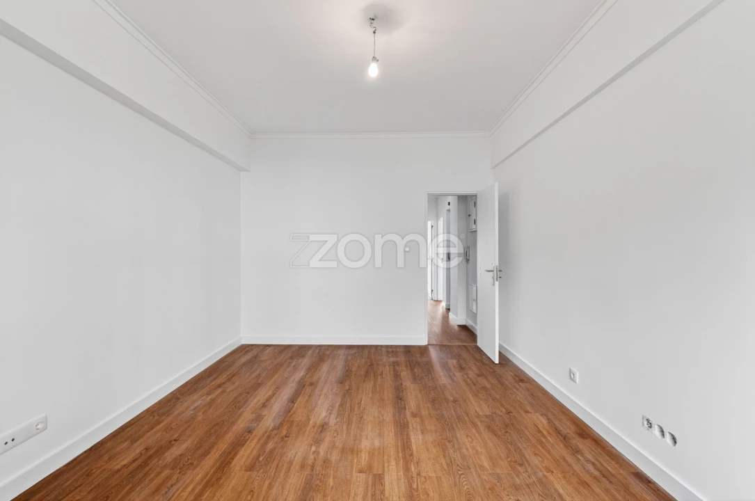 Apartamento T3 para Venda em Póvoa de Santo Adrião e Olival Basto Foto 9