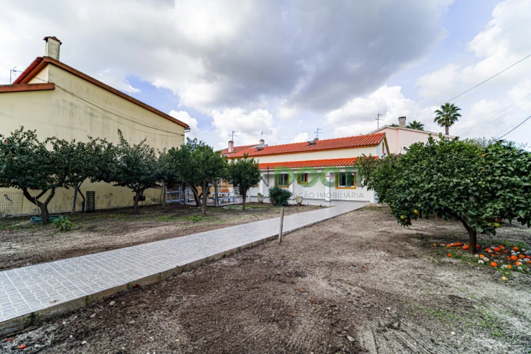 Moradia T2 para Venda em Amora Foto 4