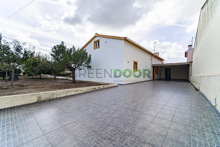 Moradia T2 para Venda em Amora Foto 6