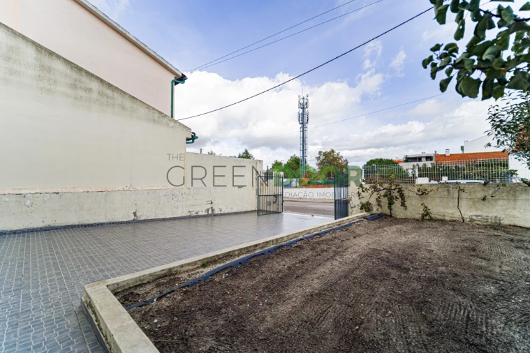 Moradia T2 para Venda em Amora Foto 8