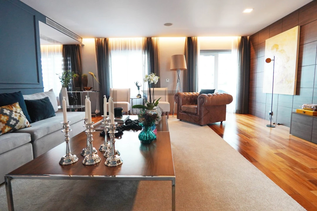 Apartamento T5 para Venda em Avenidas Novas Foto 11