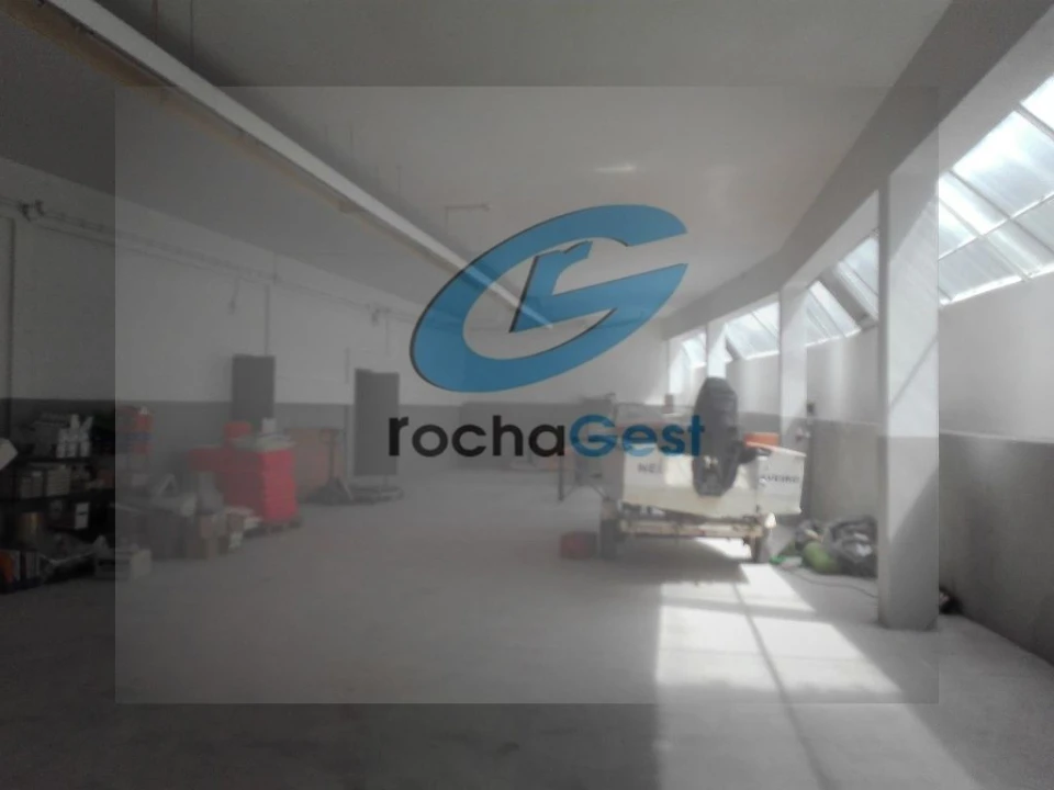 Armazém para Arrendamento em Arcozelo Foto 1