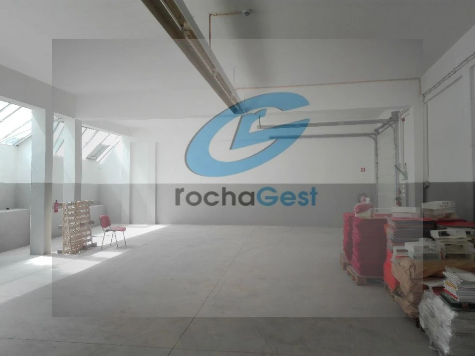 Armazém para Arrendamento em Arcozelo Foto 2