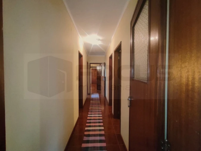 Moradia T4 para Venda em Palhaça Foto 3