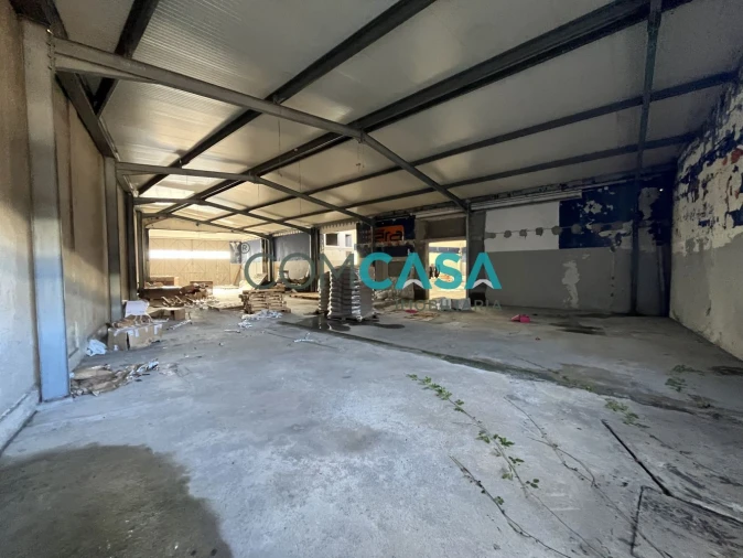 Loja para Arrendamento em Ramalde Foto 6