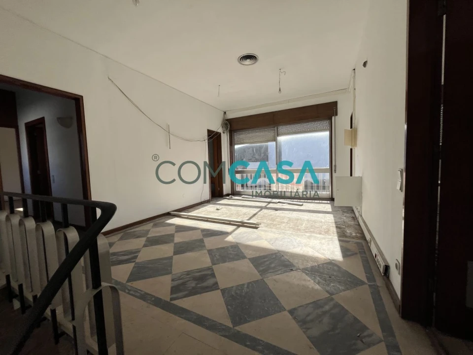 Loja para Arrendamento em Ramalde Foto 3