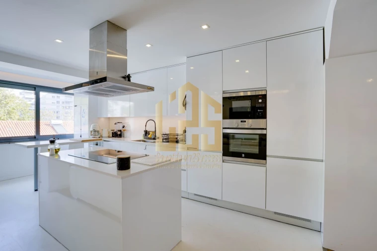 Moradia T4 para Venda em Benfica Foto 6