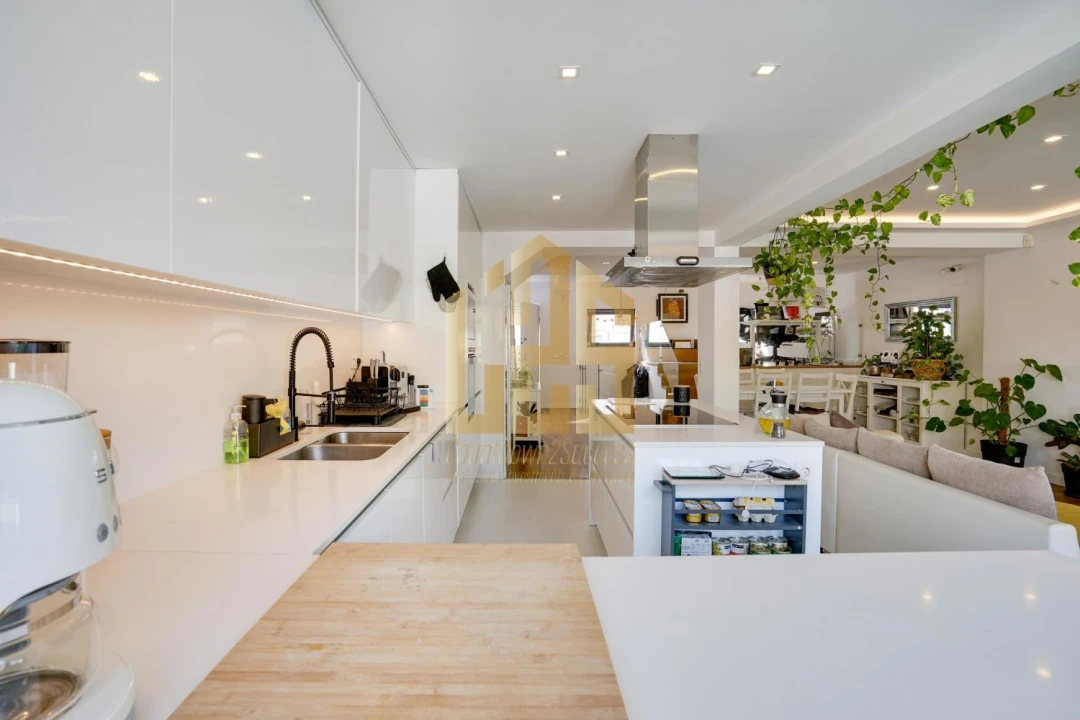 Moradia T4 para Venda em Benfica Foto 4