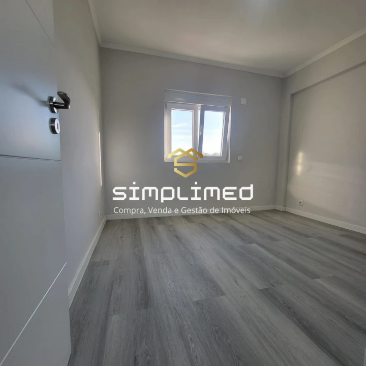 Apartamento T2 para Venda em Pontinha e Famões Foto 6