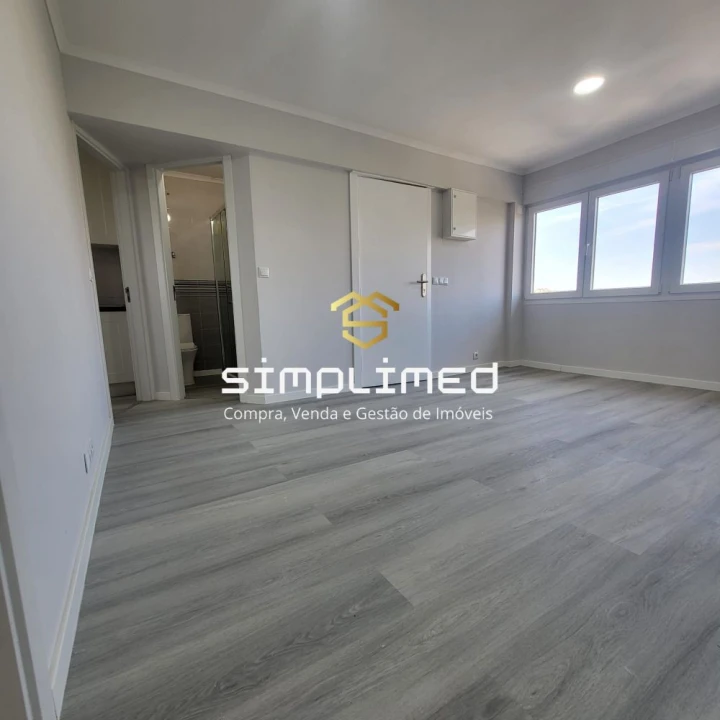 Apartamento T2 para Venda em Pontinha e Famões Foto 8