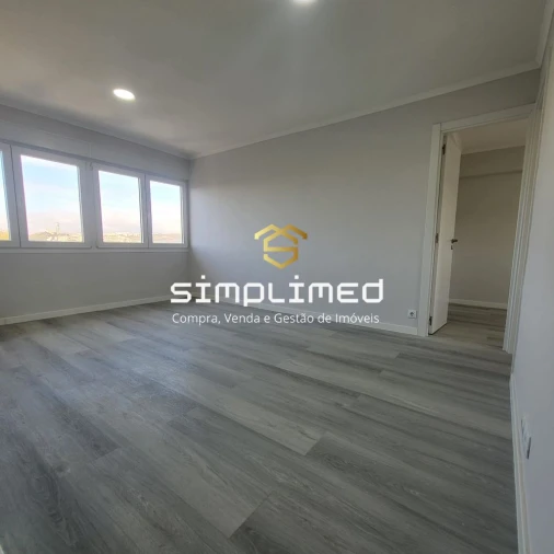 Apartamento T2 para Venda em Pontinha e Famões Foto 5