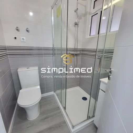 Apartamento T2 para Venda em Pontinha e Famões Foto 14