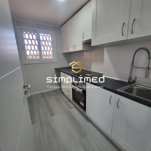Apartamento T2 para Venda em Pontinha e Famões Foto 1