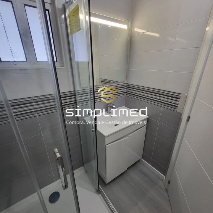 Apartamento T2 para Venda em Pontinha e Famões Foto 11