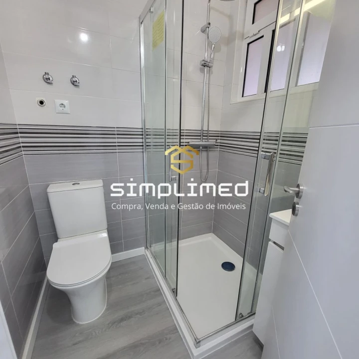 Apartamento T2 para Venda em Pontinha e Famões Foto 14