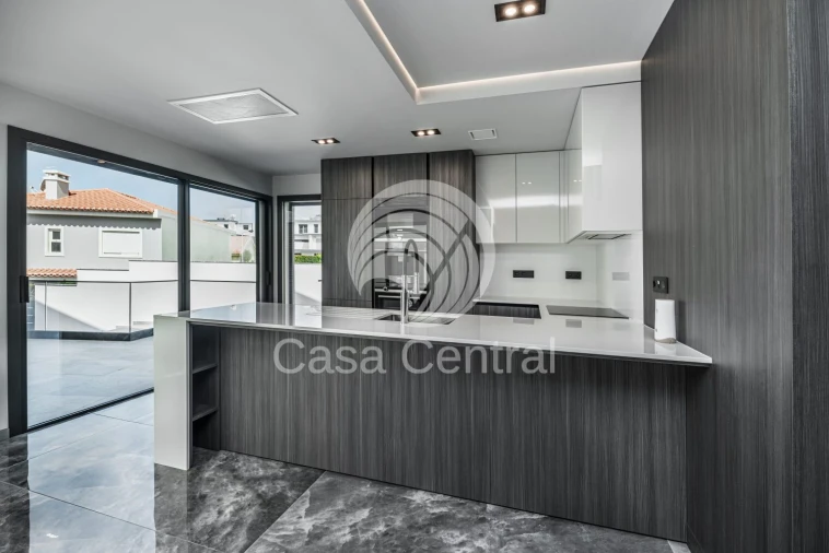 Moradia T4 para Venda em Alcabideche Foto 11