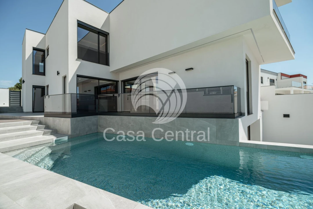 Moradia T4 para Venda em Alcabideche Foto 3