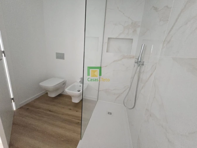 Apartamento T2 para Venda em Estreito de Camara de Lobos Foto 11