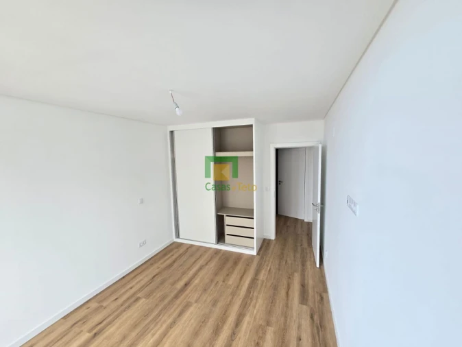 Apartamento T2 para Venda em Estreito de Camara de Lobos Foto 13