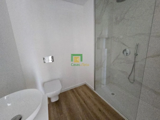 Apartamento T2 para Venda em Estreito de Camara de Lobos Foto 9
