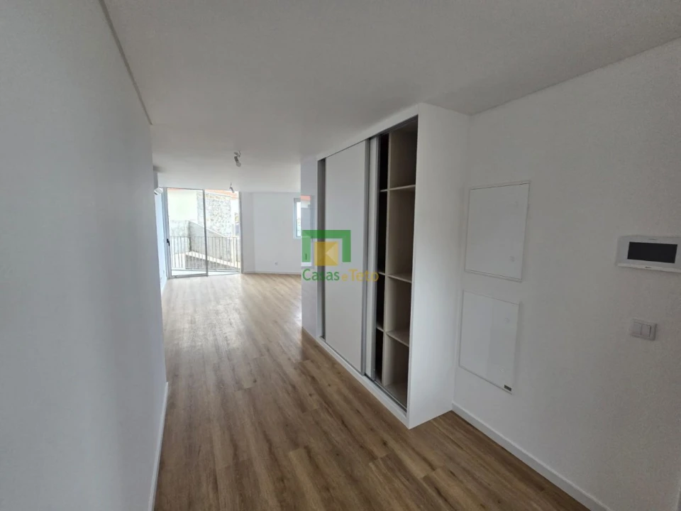 Apartamento T2 para Venda em Estreito de Camara de Lobos Foto 14