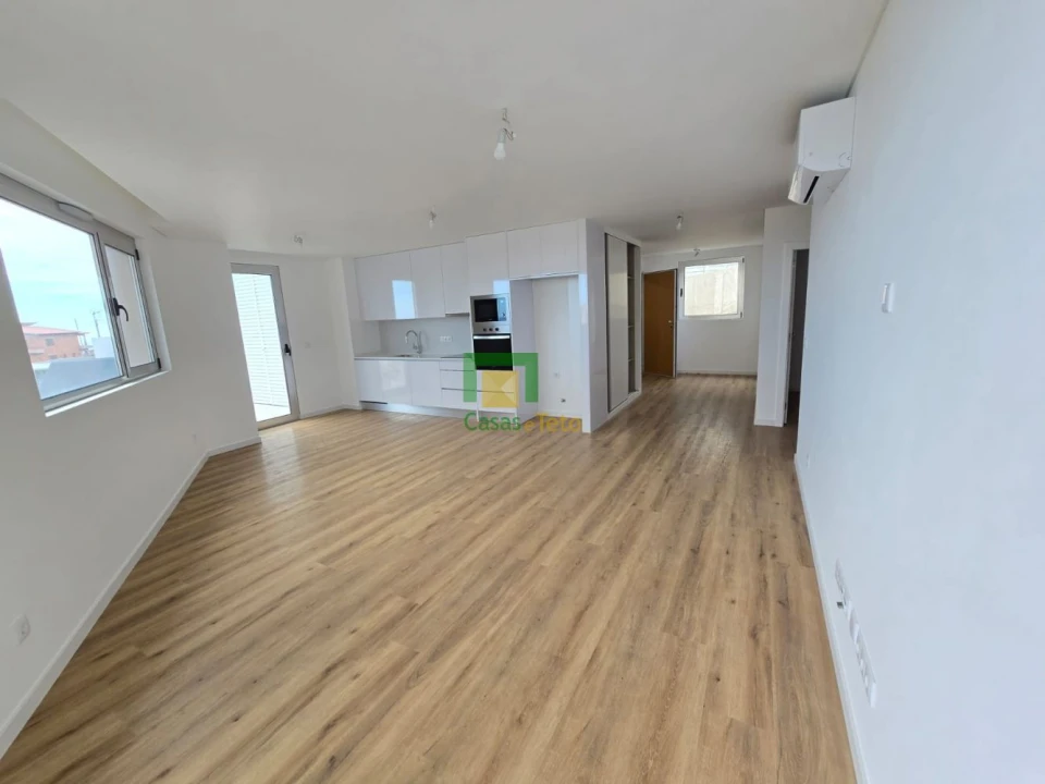 Apartamento T2 para Venda em Estreito de Camara de Lobos Foto 5