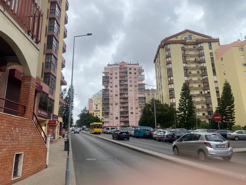 Loja para Venda em Algueirão-Mem Martins Foto 1