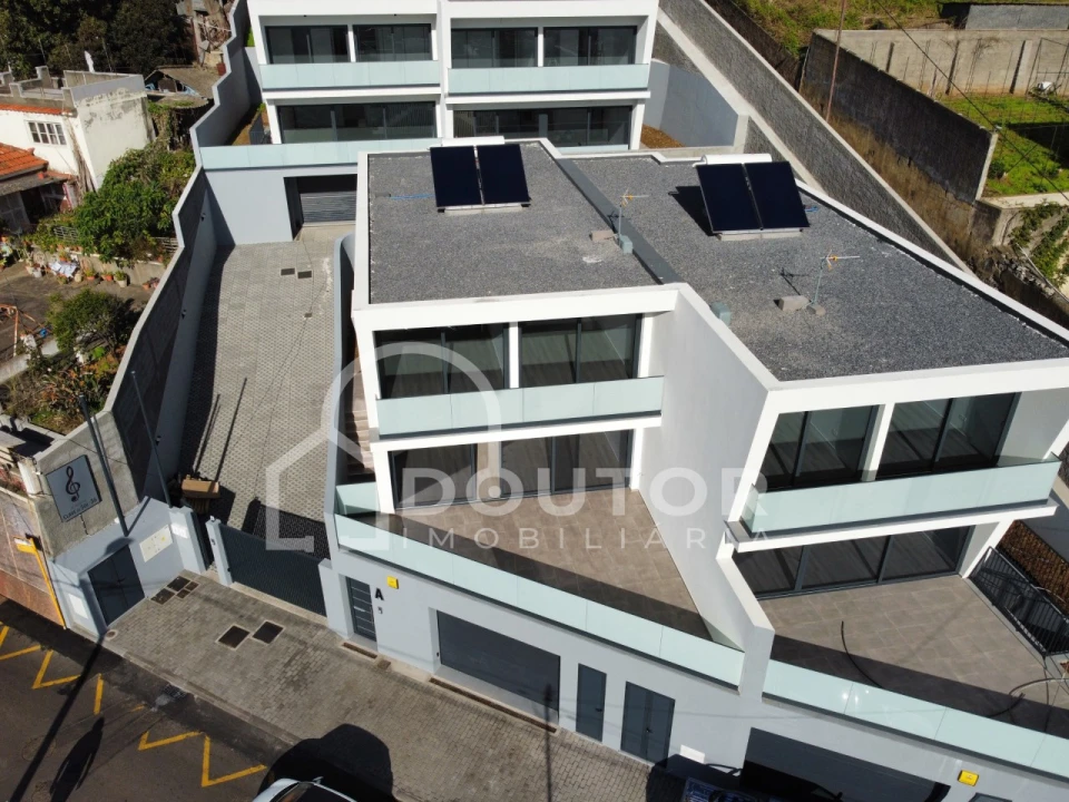 Moradia T3 para Venda em Santo Antonio Foto 2