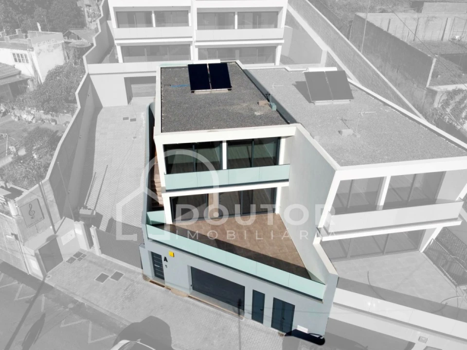 Moradia T3 para Venda em Santo Antonio Foto 3