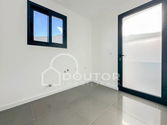 Moradia T3 para Venda em Santo Antonio Foto 15