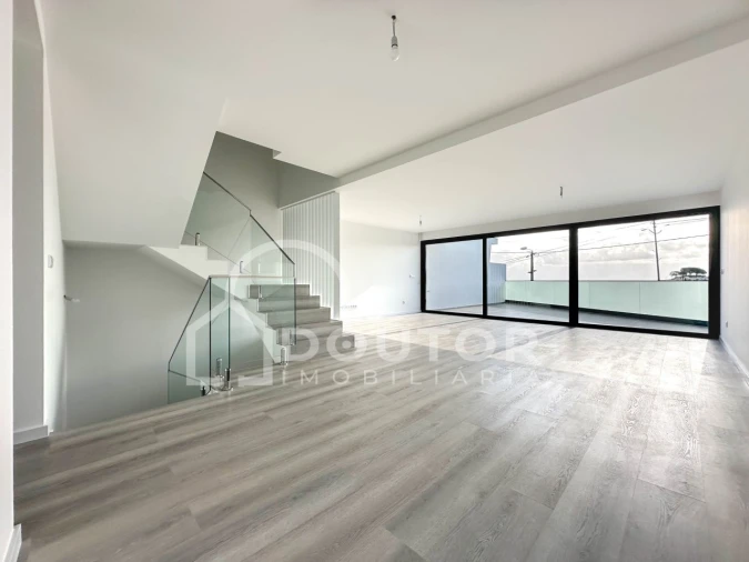 Moradia T3 para Venda em Santo Antonio Foto 8