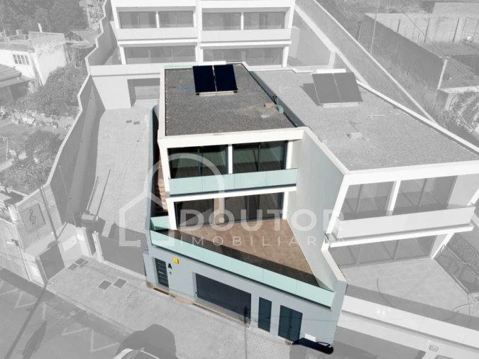 Moradia T3 para Venda em Santo Antonio Foto 3